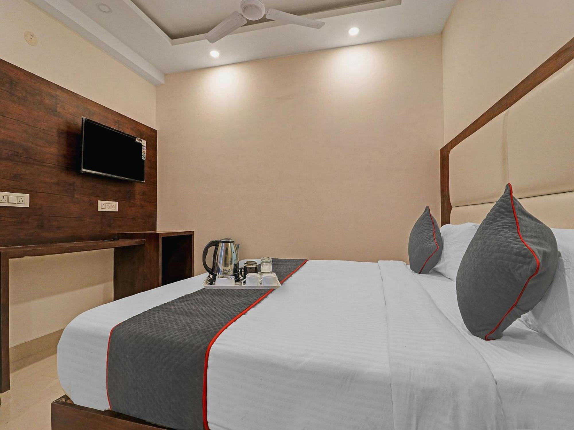 Townhouse Tark Inn Yeni Delhi Dış mekan fotoğraf