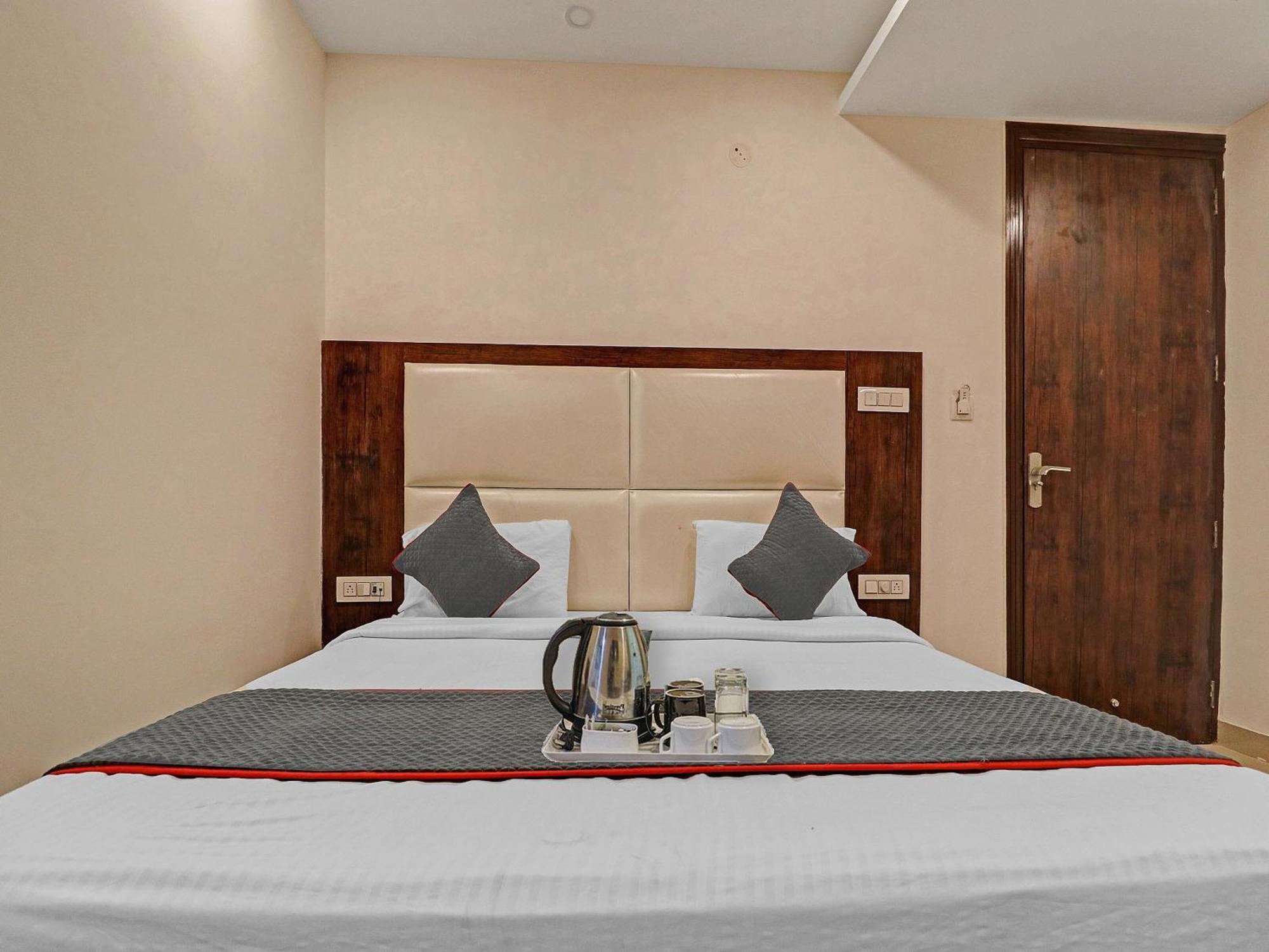 Townhouse Tark Inn Yeni Delhi Dış mekan fotoğraf