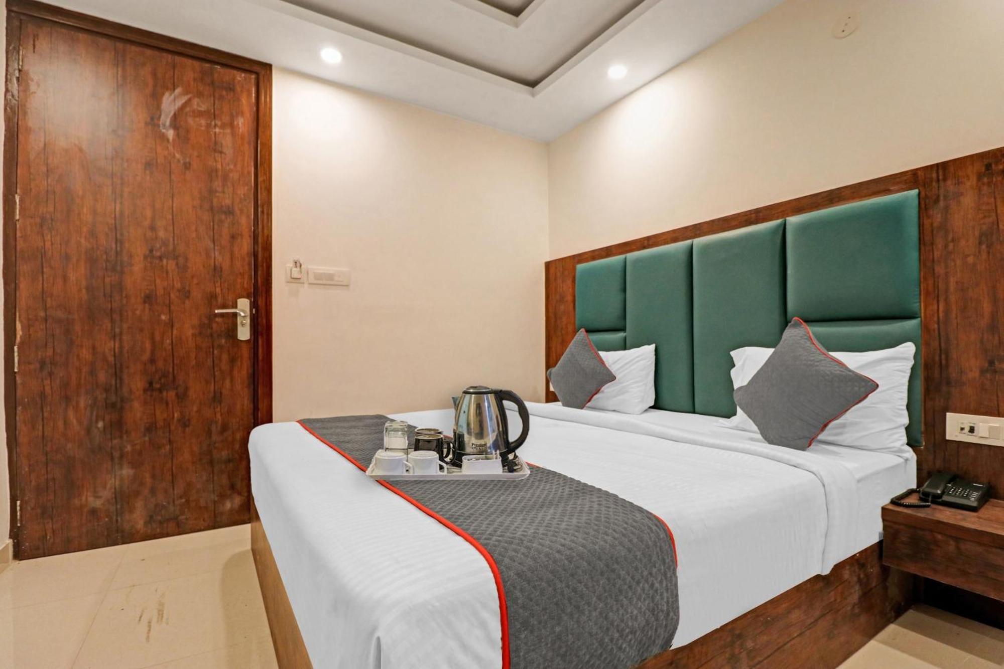 Townhouse Tark Inn Yeni Delhi Dış mekan fotoğraf